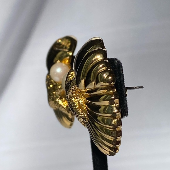 Vintage Avon Faux Pearl Shell Star Theme Gold Tone Earrings - Picture 7 of 15